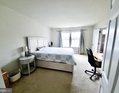 111 Admiral Lane - Photo Thumbnail 17