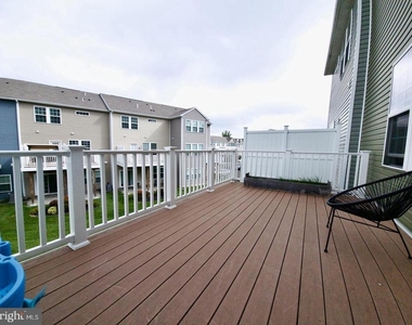111 Admiral Lane - Photo Thumbnail 32