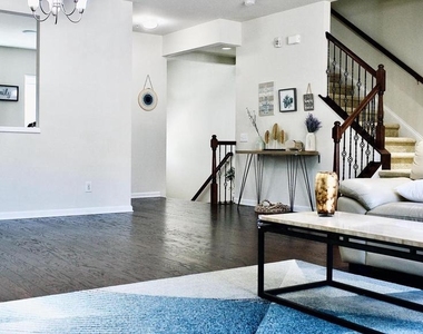 111 Admiral Lane - Photo Thumbnail 7