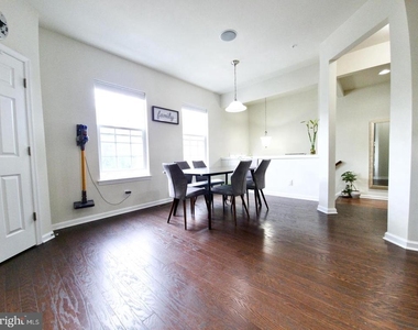111 Admiral Lane - Photo Thumbnail 4