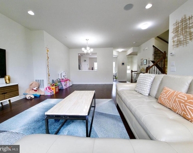 111 Admiral Lane - Photo Thumbnail 12