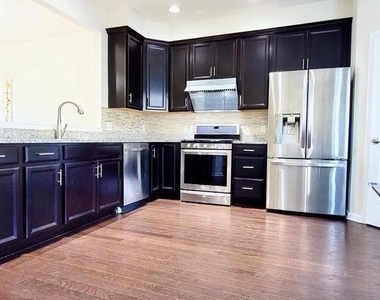 111 Admiral Lane - Photo Thumbnail 2