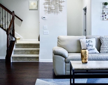 111 Admiral Lane - Photo Thumbnail 14