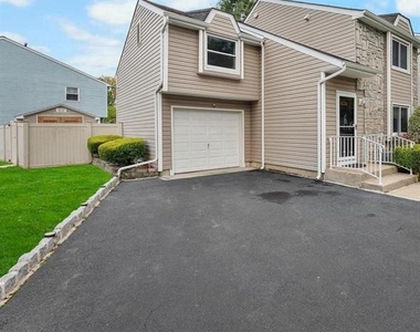 17 Winchester Drive - Photo Thumbnail 2