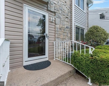 17 Winchester Drive - Photo Thumbnail 3