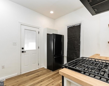 226 Greenwich Avenue - Photo Thumbnail 8