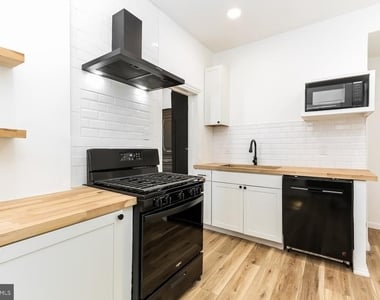 226 Greenwich Avenue - Photo Thumbnail 7
