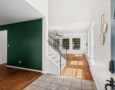 10605 Lindshire Ln - Photo Thumbnail 3