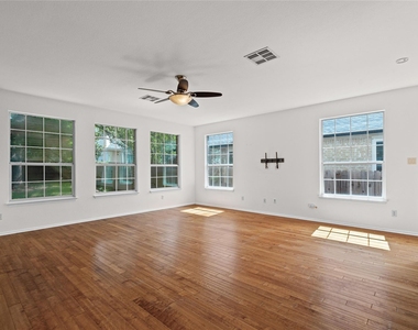 10605 Lindshire Ln - Photo Thumbnail 8