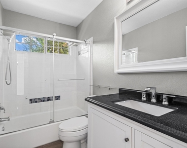 10605 Lindshire Ln - Photo Thumbnail 25