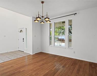 10605 Lindshire Ln - Photo Thumbnail 5