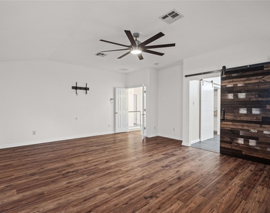 10605 Lindshire Ln - Photo Thumbnail 20