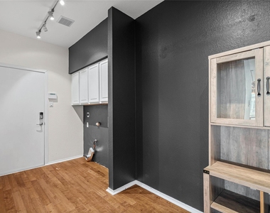 10605 Lindshire Ln - Photo Thumbnail 14