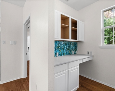 10605 Lindshire Ln - Photo Thumbnail 15