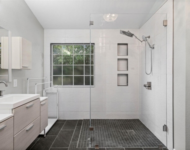10605 Lindshire Ln - Photo Thumbnail 22