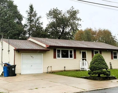 197 Bergen Avenue - Photo Thumbnail 1