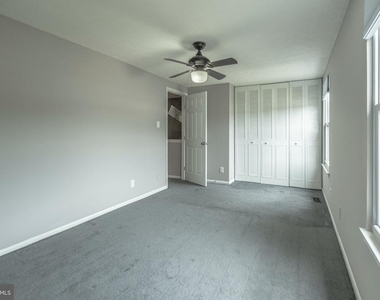129 Villa Knoll Court - Photo Thumbnail 7