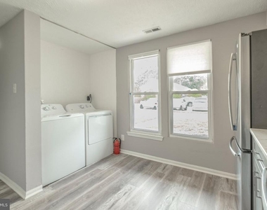 129 Villa Knoll Court - Photo Thumbnail 12