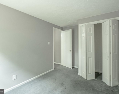 129 Villa Knoll Court - Photo Thumbnail 9