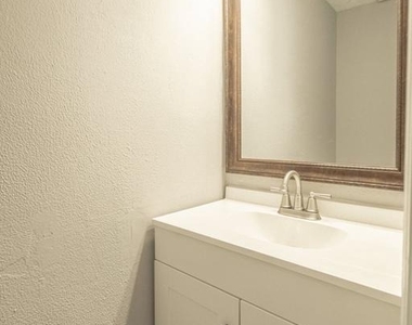 129 Villa Knoll Court - Photo Thumbnail 11
