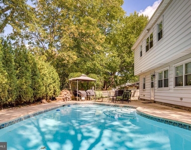 421 Fireside Lane - Photo Thumbnail 40