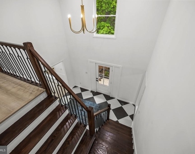 1 Dickson Drive - Photo Thumbnail 8