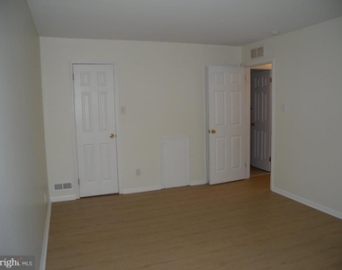 1907 Sutton Place - Photo Thumbnail 11