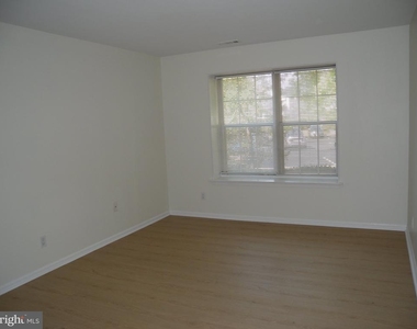 1907 Sutton Place - Photo Thumbnail 10