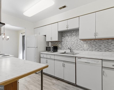 305 Cypress Point Circle - Photo Thumbnail 8