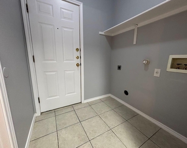 7305 Dan Jean Dr - Photo Thumbnail 12