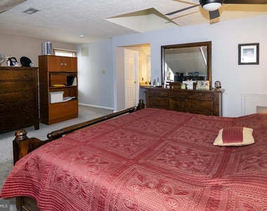 400 Williamsburg Court - Photo Thumbnail 31