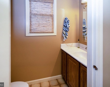 400 Williamsburg Court - Photo Thumbnail 15