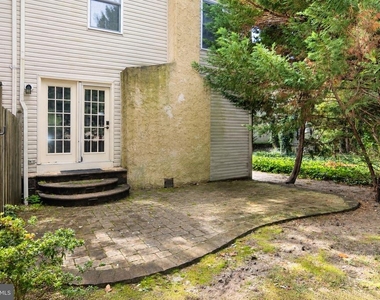 400 Williamsburg Court - Photo Thumbnail 40