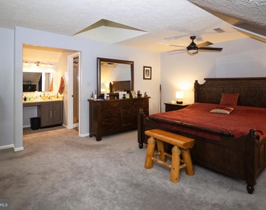 400 Williamsburg Court - Photo Thumbnail 30