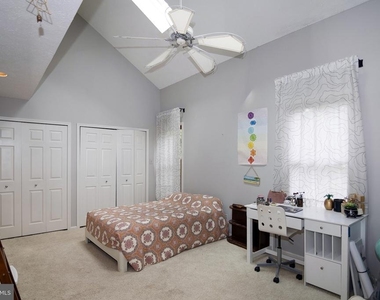 400 Williamsburg Court - Photo Thumbnail 18