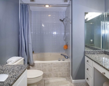 400 Williamsburg Court - Photo Thumbnail 26