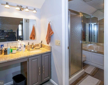 400 Williamsburg Court - Photo Thumbnail 33