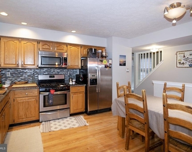 400 Williamsburg Court - Photo Thumbnail 6
