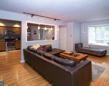 400 Williamsburg Court - Photo Thumbnail 11