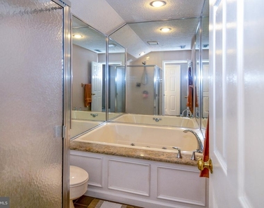 400 Williamsburg Court - Photo Thumbnail 19