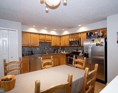 400 Williamsburg Court - Photo Thumbnail 7