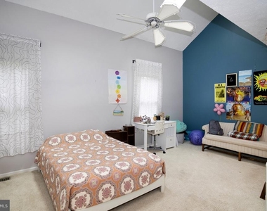 400 Williamsburg Court - Photo Thumbnail 16