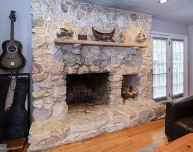 400 Williamsburg Court - Photo Thumbnail 14