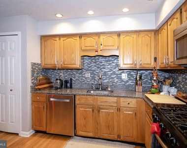 400 Williamsburg Court - Photo Thumbnail 8