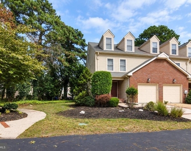 400 Williamsburg Court - Photo Thumbnail 1