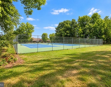 400 Williamsburg Court - Photo Thumbnail 57