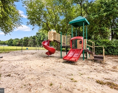 400 Williamsburg Court - Photo Thumbnail 54