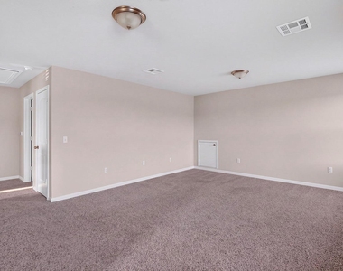 213 Yoakum St - Photo Thumbnail 8