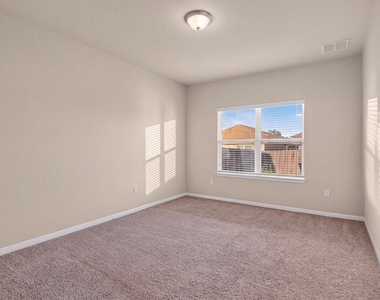 213 Yoakum St - Photo Thumbnail 12