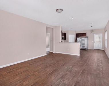 213 Yoakum St - Photo Thumbnail 9
